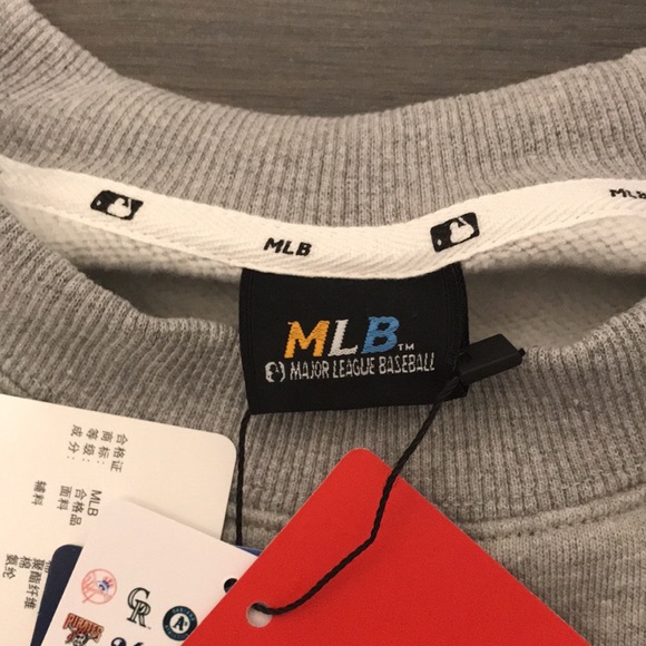 MLB Korea X Disney New York Yankees Sweater - Picture 3 of 7